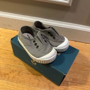 Victoria toddler shoes BNIB - Size 21
